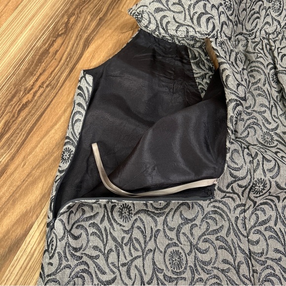 Steve Madden Silver sparlkly Metallic Stitching Shift Mini Dress Sleeveless 8 - Picture 5 of 7